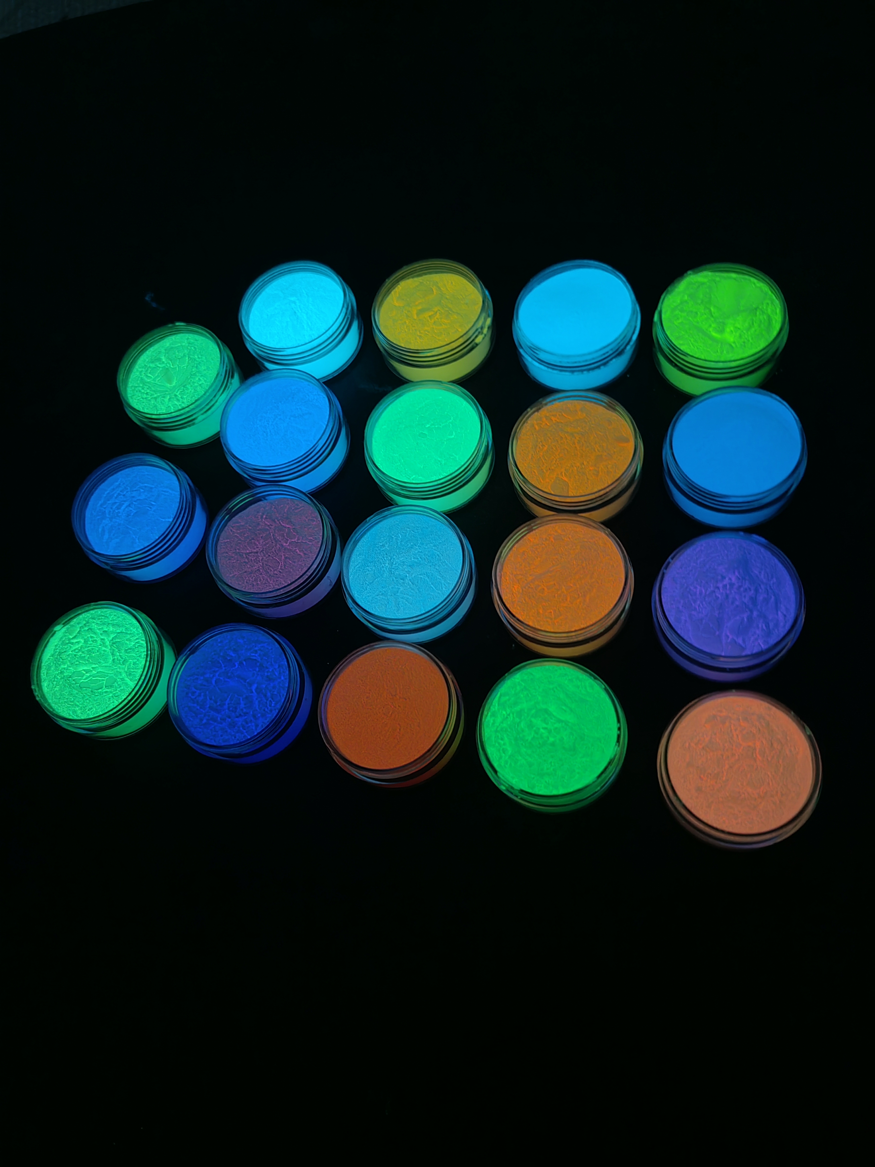 Glow pigment application sample